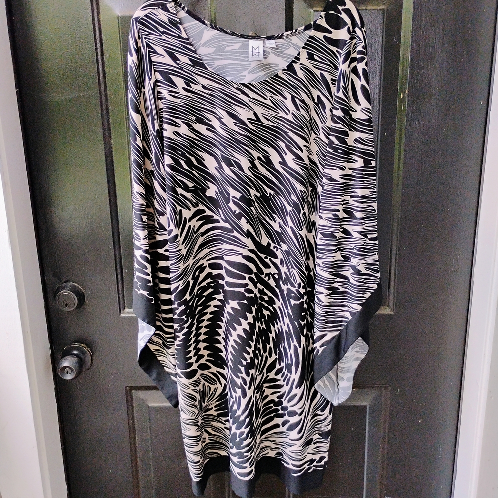 Mark Bouwer Black and White Patterned Slinky Knit Dress With Long Sleeves